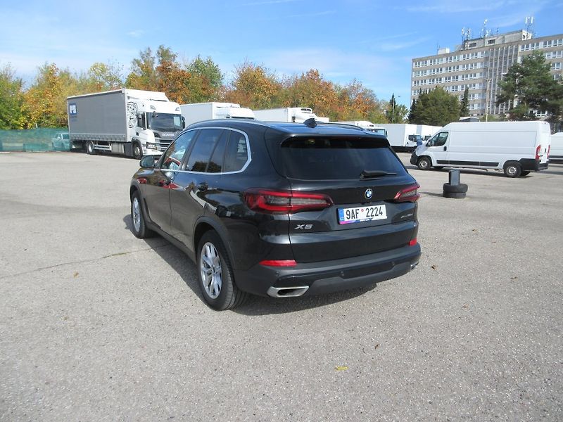 BMW X5 3.0 Xdrive 30d 46 000 km - fotka 4 z 20