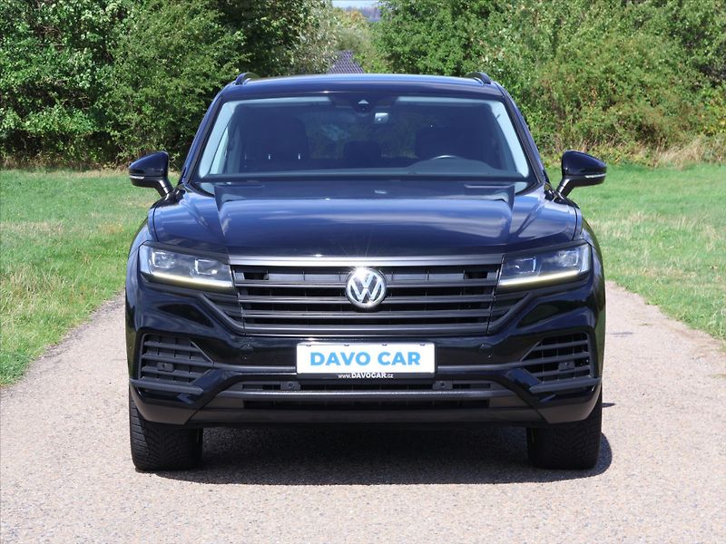 Volkswagen Touareg 3,0 TDI 170kW DSG 4M LED CZ - fotka 2 z 32