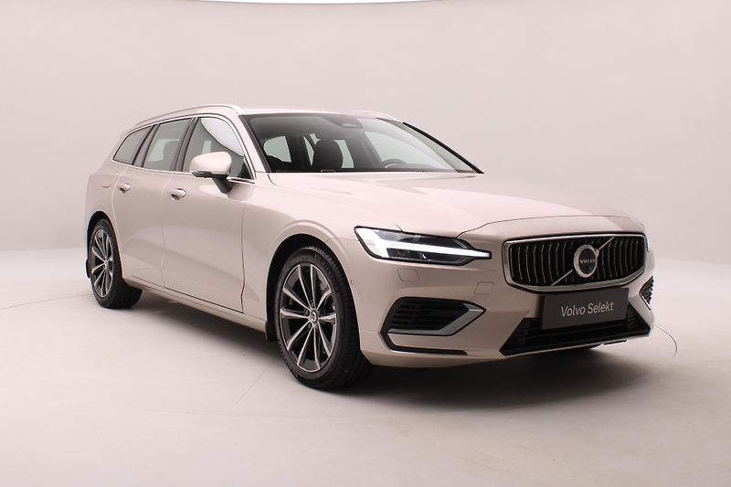 Volvo V60 T6 AWD RECHARGE CORE REZERVACE - fotka 15 z 56