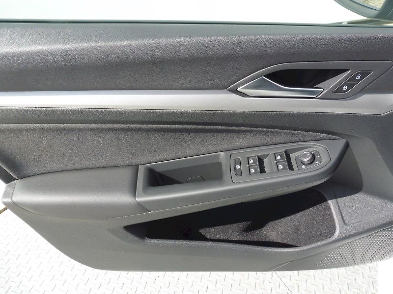 Volkswagen Golf Variant (2024) Life 1,5 TSI 85kW - fotka 16 z 24