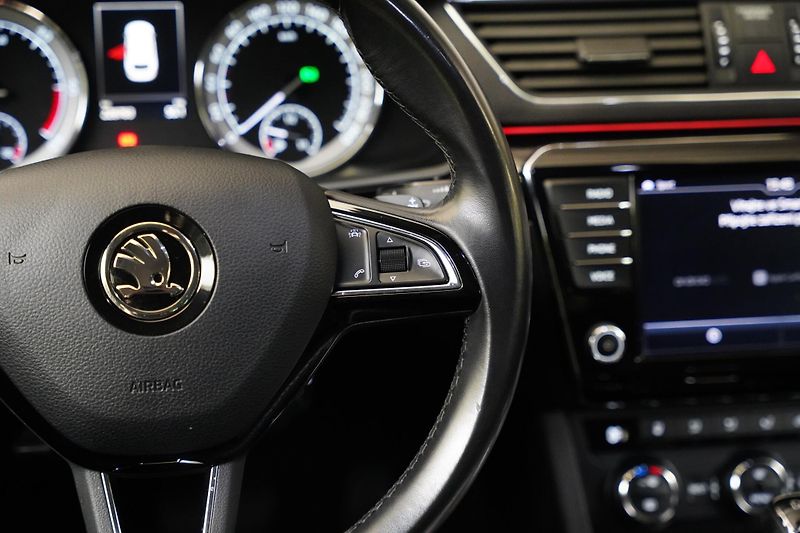 Škoda Superb - fotka 17 z 28