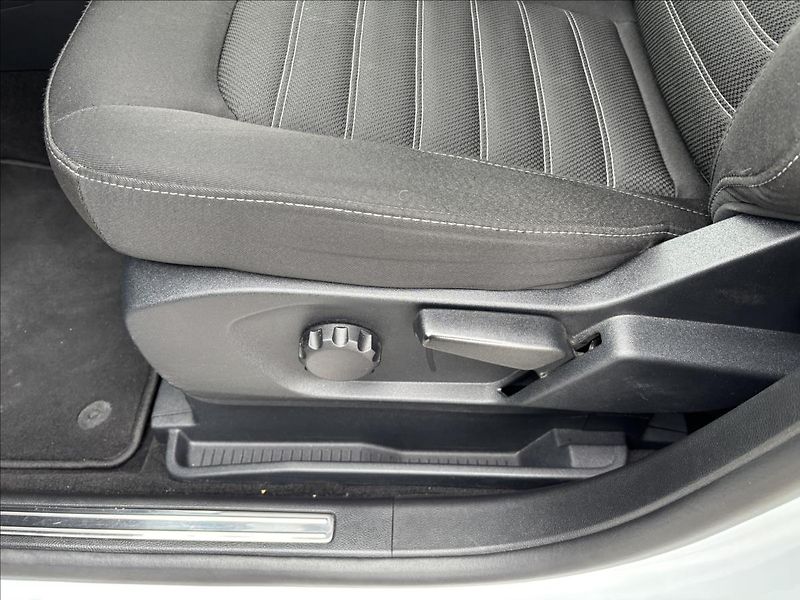 Ford Galaxy 2,0 EcoBlue 110 kW Titanium 7M - fotka 28 z 42