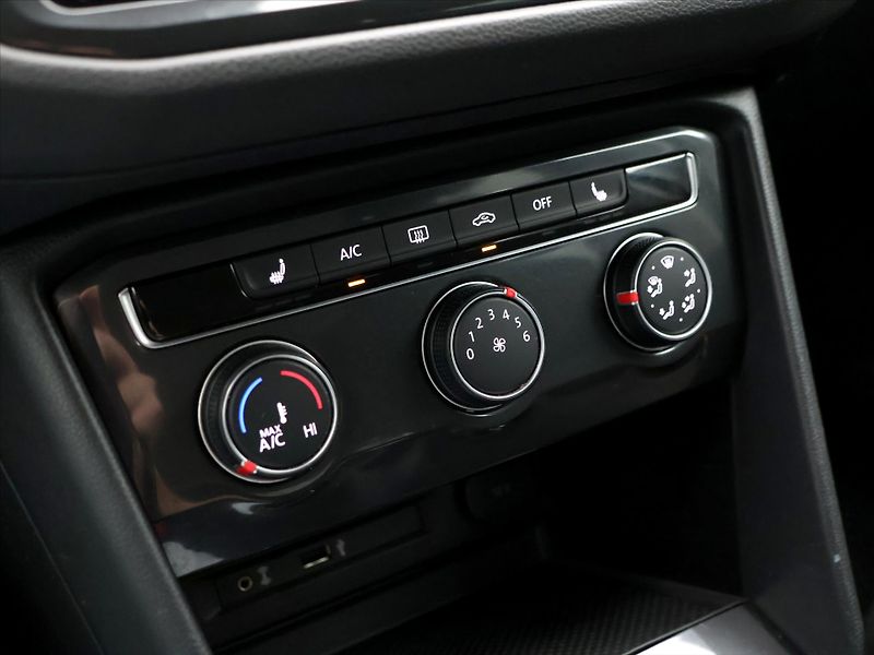 Volkswagen Tiguan 1.4 TSI 110kW LED Navi 1.Maj. - fotka 21 z 29