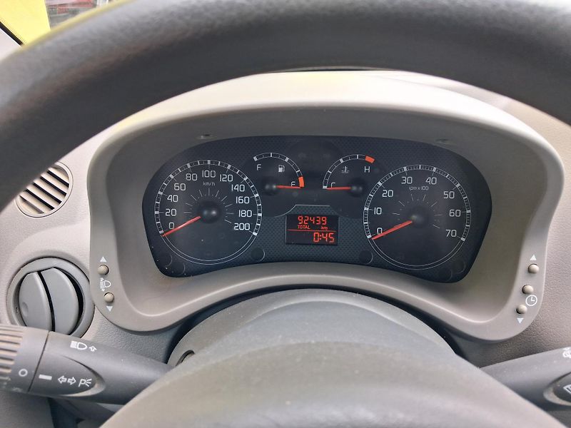 Fiat Panda (2003) 1,2i 44kw SERVISKA NOVÁ STK - fotka 21 z 29