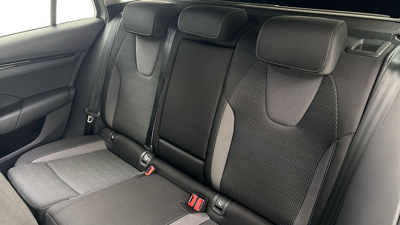 Škoda Octavia 2.0 TDI Ambition Combi - fotka 16 z 24