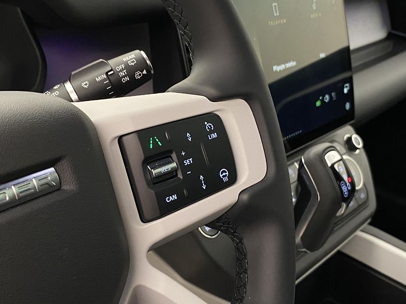 Land Rover Defender (2026) 130 D250 X-Dynamic SE - fotka 24 z 64