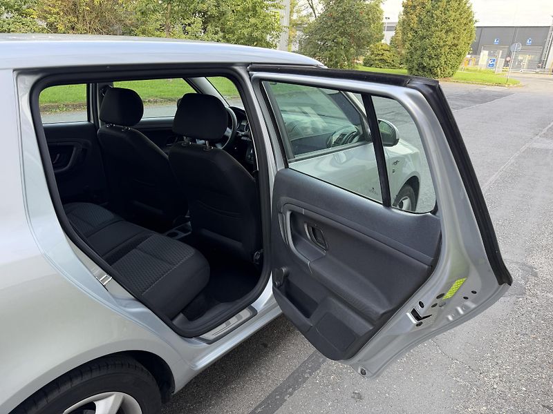 Škoda Fabia 1,2 TSI SERVIS.KN. - fotka 14 z 32