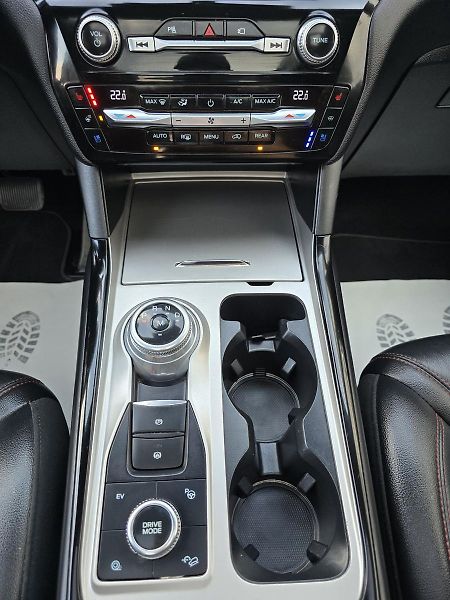 Ford Explorer V6 336kW PHEV AWD ST-Line - fotka 13 z 45