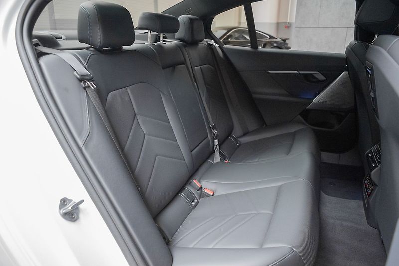 BMW Řada 5 540d xDrive ///M*HK*ČR*ZÁRUKA - fotka 13 z 58