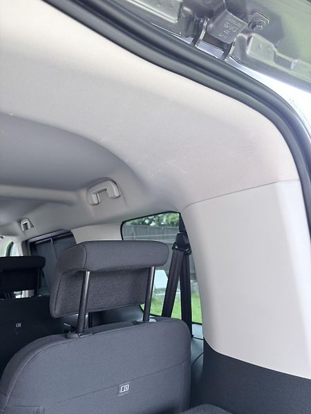 Peugeot Traveller (2018)  2.0 BlueHDi, 8 míst - fotka 18 z 27