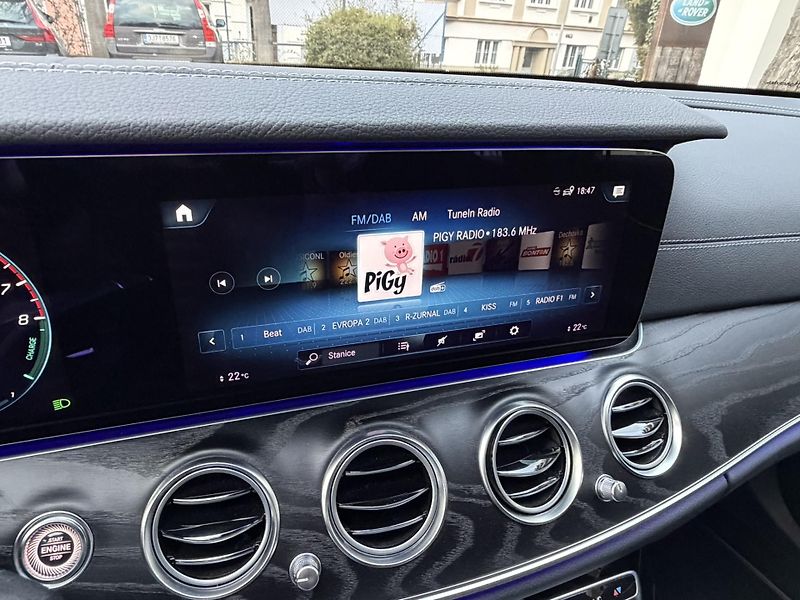 Mercedes-Benz Třídy E (2020) 300E 4MATIC PLUG-IN HYBRID - fotka 26 z 40
