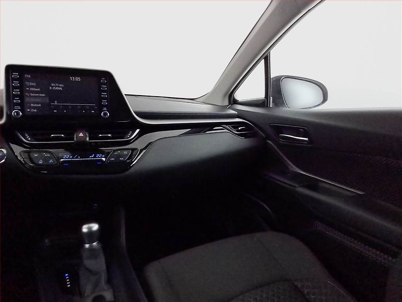 Toyota C-HR (2023) 1.8 Hybrid - fotka 8 z 18