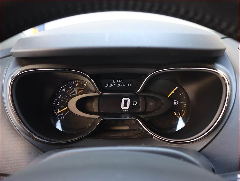 Renault Captur (2015) 1.2 TCe, Automat, Serv.kniha - fotka 11 z 18