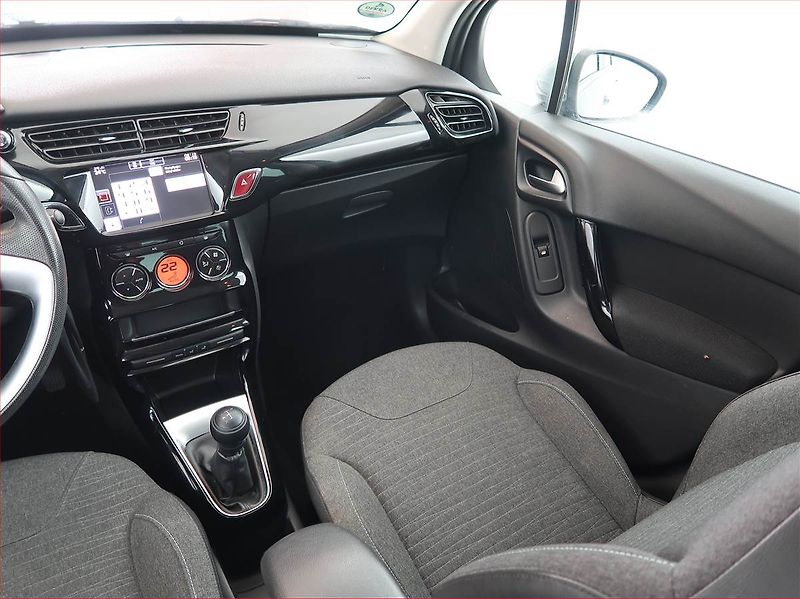 Citroën C3 (2016) Exclusive 1.2 VTi, Navi - fotka 8 z 18
