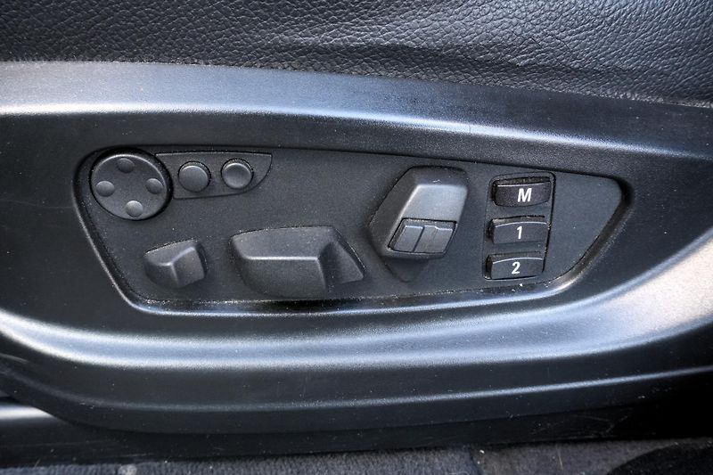 BMW X6 30d, Webasto, LED, HUD, Tažné - fotka 30 z 37