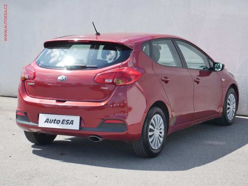 Kia Ceed (2014) 1.4i, 1.maj,ČR, AC - fotka 4 z 19