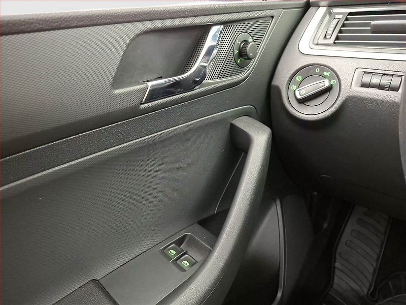 Škoda Rapid (2015) Spaceback 1.2 TSI - fotka 17 z 17