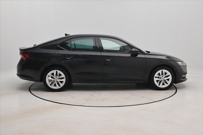 Škoda Octavia 1,5 TSI 110 kW TAŽNÉ NAVI Záru - fotka 4 z 32