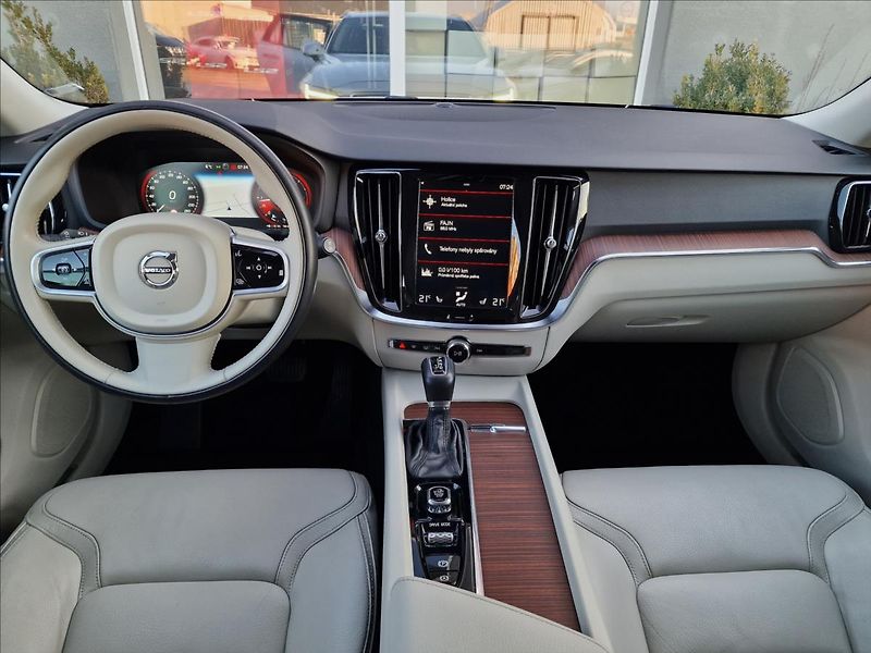 Volvo V60 D4 Cross Country AWD,ČR,1.Maj - fotka 24 z 50