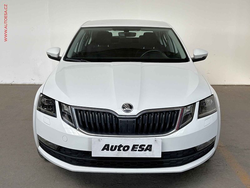 Škoda Octavia (2018) 1.6TDi, ČR, Ambition, LED - fotka 2 z 14