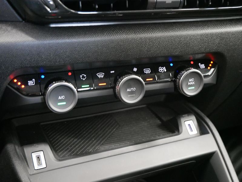 Citroën C4 X - fotka 22 z 25