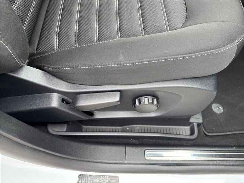 Ford Galaxy 2,0 EcoBlue 110 kW Titanium 7M - fotka 23 z 42