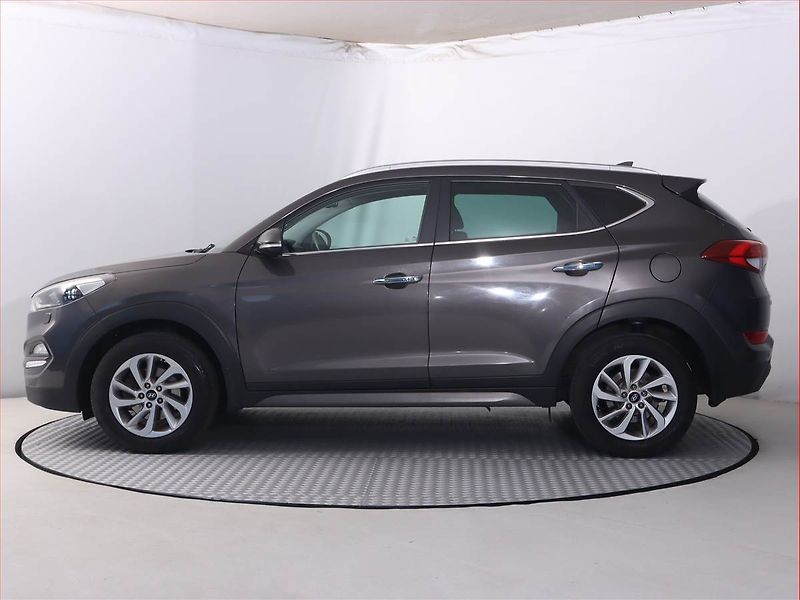 Hyundai Tucson (2016) Style 1.7 CRDi, Serv.kniha - fotka 3 z 19
