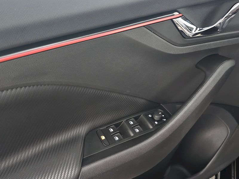 Škoda Kamiq (2025) 1.5TSI 110kW Monte Carlo - fotka 25 z 30