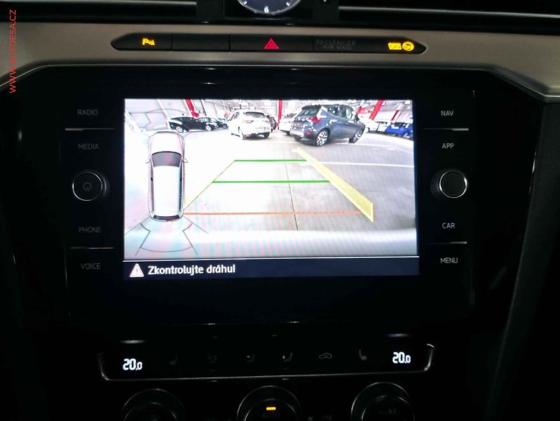 Volkswagen Passat (2018) 2.0TDi, ČR, DSG, navi, LED - fotka 19 z 21