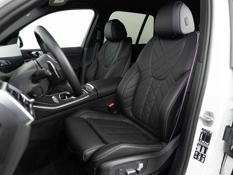 BMW X5 xDrive30d - fotka 18 z 24