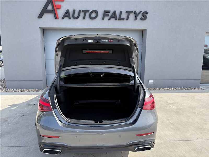 Mercedes-Benz Třídy C 2,0 220d 147 KW AMG 4 MATIC CZ - fotka 29 z 32