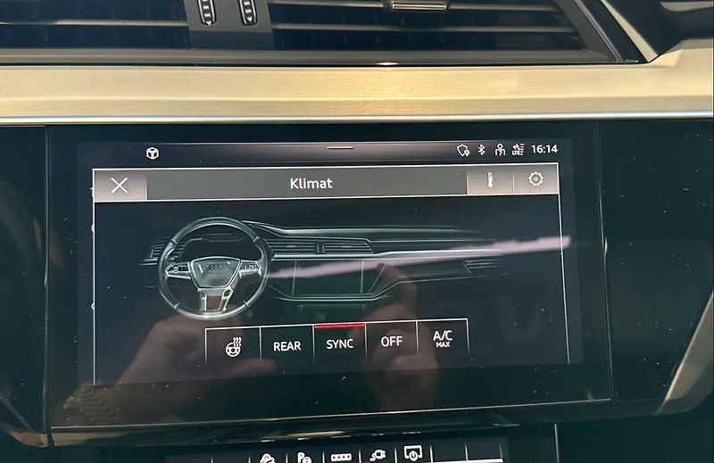 Audi Q8 e-tron 55 Q SoH 97% 360k Pano Tažné - fotka 21 z 34