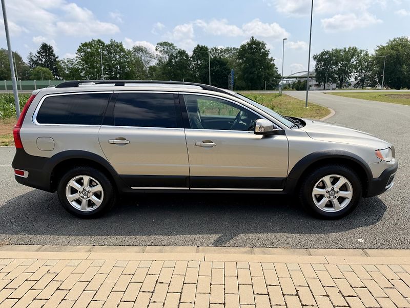 Volvo XC70 2.4 D4 4X4 MANUAL SERVISKA - fotka 6 z 45