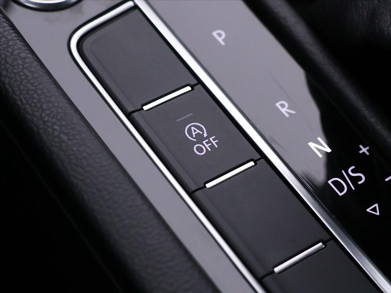 Volkswagen Passat 2,0 TDI 140kW DSG Elegance DPH - fotka 31 z 41