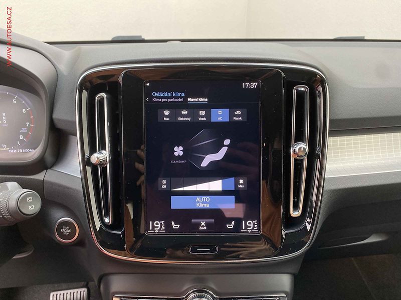 Volvo XC40 (2022) 1.5i, ČR, AT, LED - fotka 19 z 19