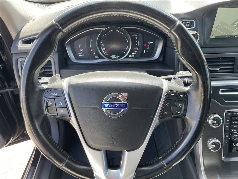 Volvo XC70 2,4 D5 Geartronic Momentum AWD - fotka 14 z 35