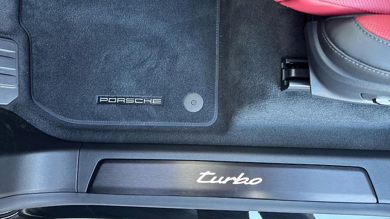 Porsche Cayenne Turbo Electric - fotka 19 z 25