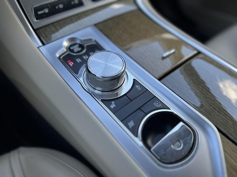 Jaguar XF 3.0D AUTOMAT KŮŽE NAVI KAMERA  - fotka 29 z 51