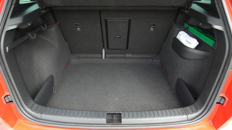 Škoda Karoq 1,5 TSI DSG Sportline - fotka 21 z 23