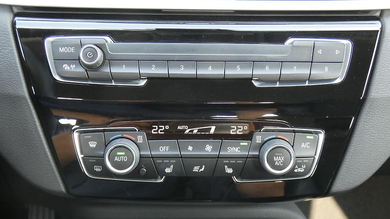 BMW X1 xDrive 25i Advantage Aut. - fotka 16 z 22