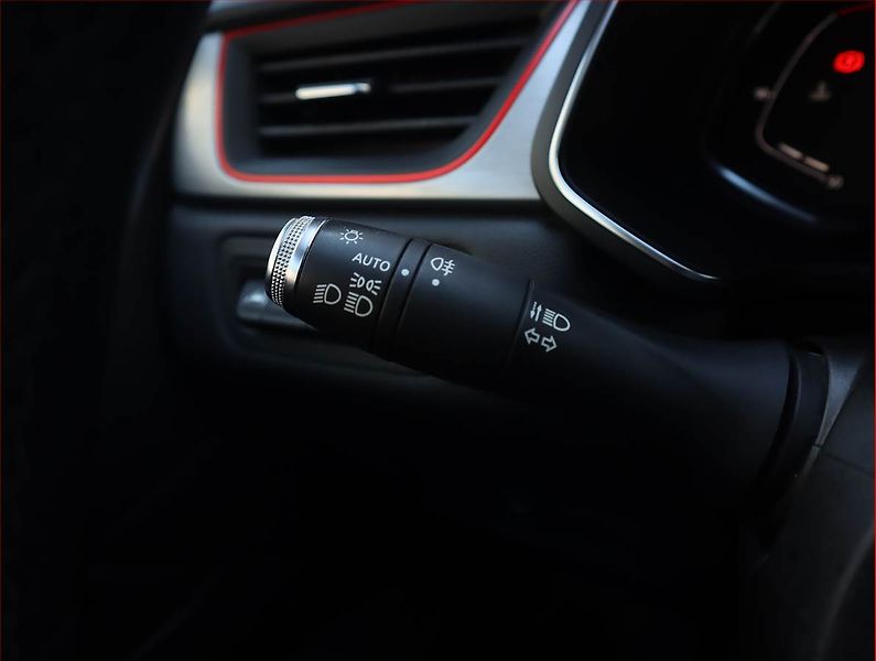 Renault Captur (2020) Intens 1.3 TCe, Kůže, Navi - fotka 21 z 21