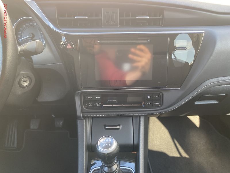 Toyota Corolla (2016) 1.6i, ČR, Xenon, AC - fotka 12 z 17