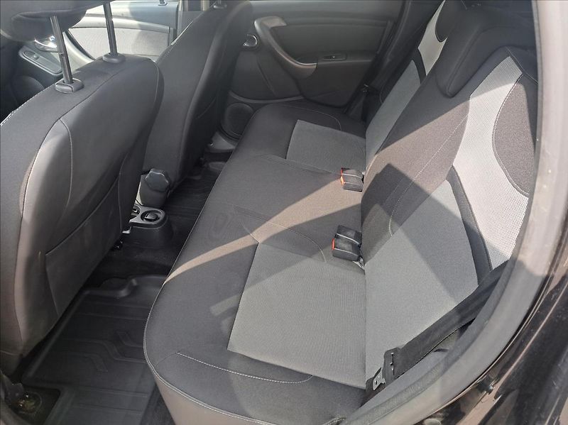 Dacia Duster 1,5 dCi Black edition - fotka 40 z 48