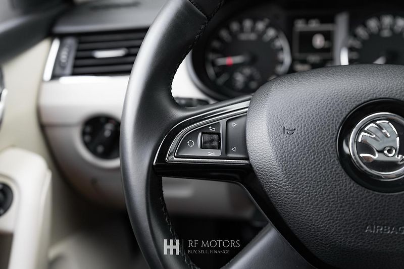 Škoda Octavia (2014) 1.6 TDI Elegance/Style - fotka 28 z 35