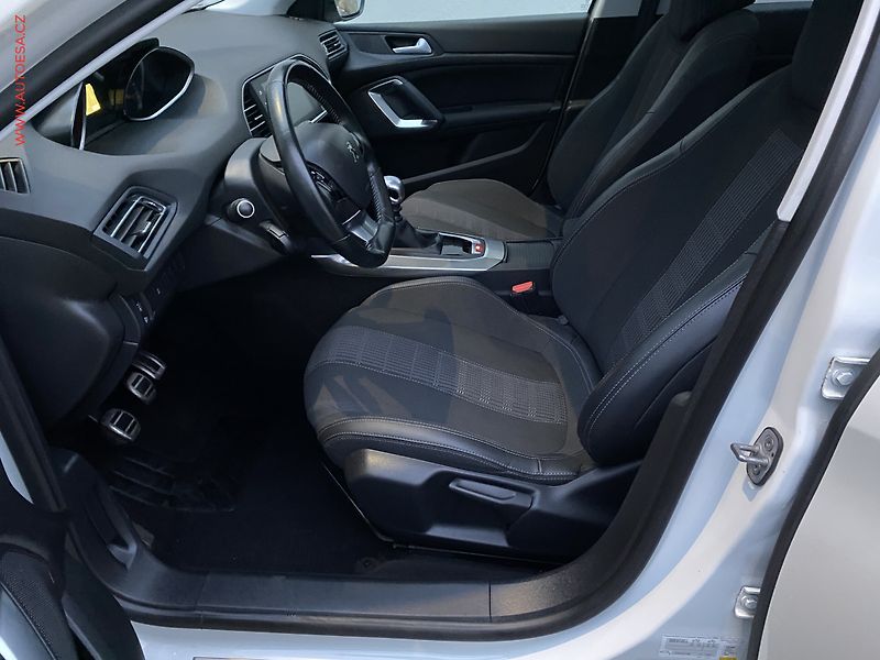 Peugeot 308 (2019) 1.5 HDi, navi, panorama - fotka 9 z 18