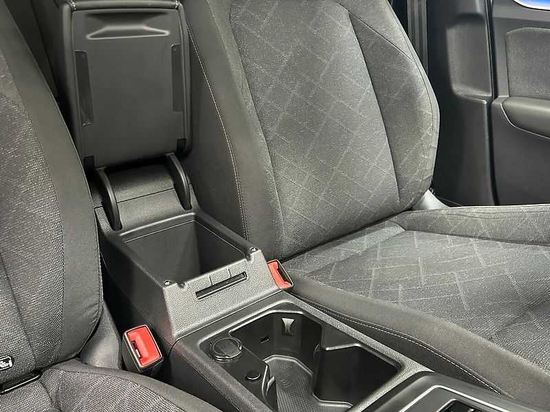 Volkswagen Golf (2023) 1.5 TGI Comfort AUT 2023 | Zár - fotka 35 z 58