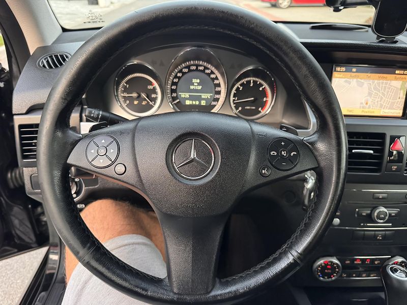 Mercedes-Benz GLK (2009) 220CDI 125Kw Rezervace - fotka 14 z 22