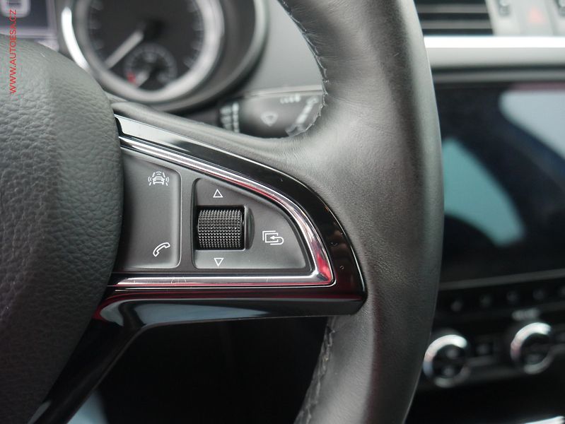 Škoda Octavia (2017) 1.6 TDi, ČR, STK 9/2027 - fotka 17 z 19