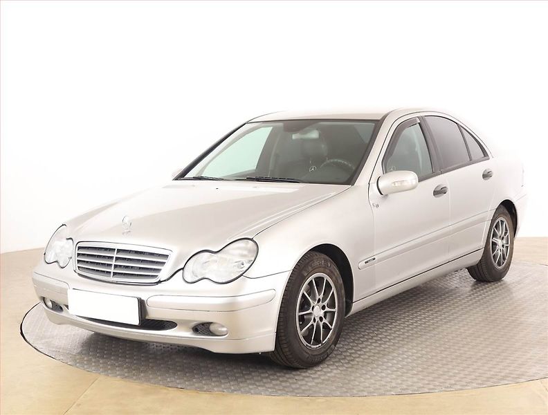 Mercedes-Benz Třídy C (2003) C 200 CDI , po STK, udržované - fotka 2 z 15