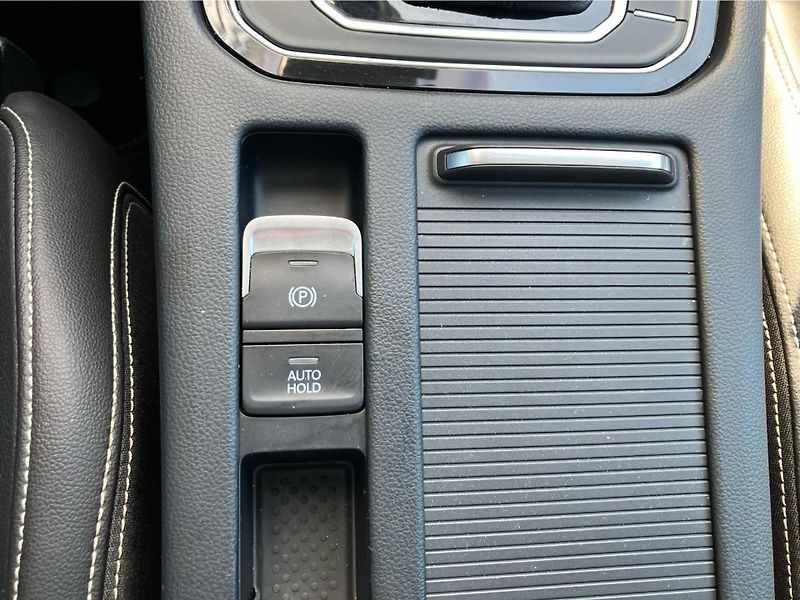 Volkswagen Passat 2,0TDi 110kW Business Premium - fotka 22 z 30